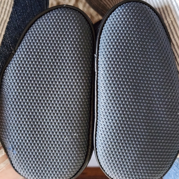 Robeez leather fleece lined boots Size 0-6 months Colors navy and black - Picture 3 of 5